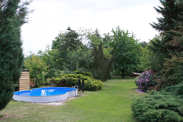vrijstaand vakantiehuis met zwembad in tuin